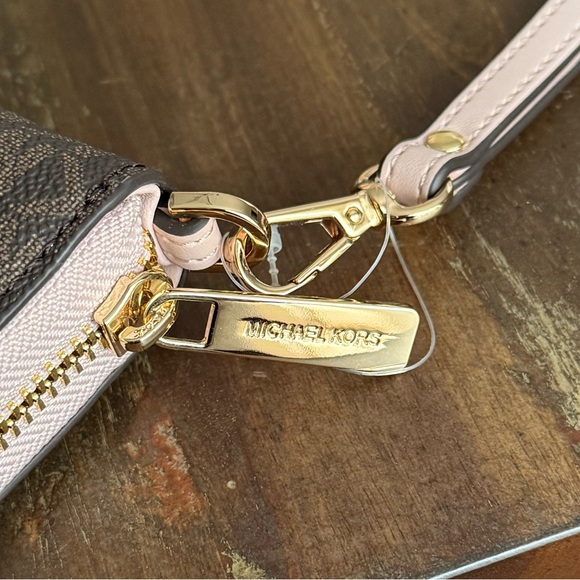 Michael Kors Large Wallet in Powder Blush - Picture 3 of 6